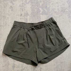 Lululemon stroll at sundown short